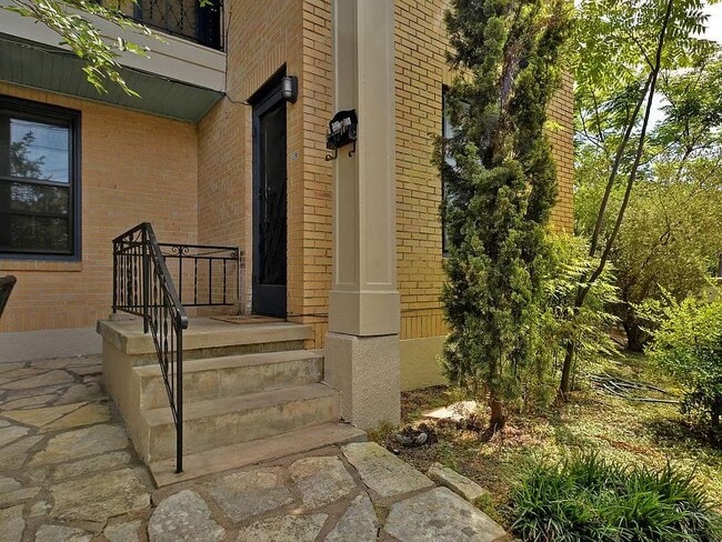 Building Photo - 209 Academy Dr Unit 2 Rental