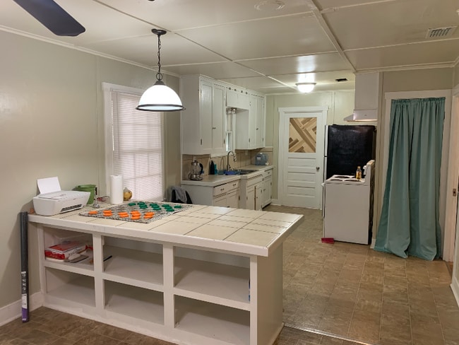 Photo - 614 W Lee Ave