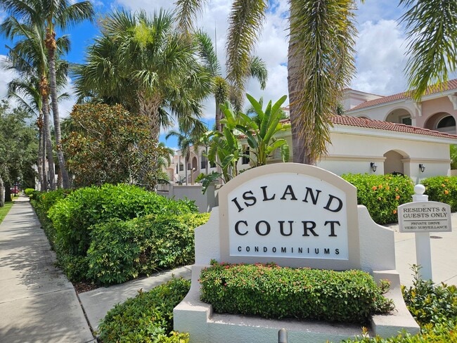 Photo - Seasonal Short-Term 2 Bedroom, 2.5 Bath Multi-Level Condo with Balcony and Patio located on Venic...