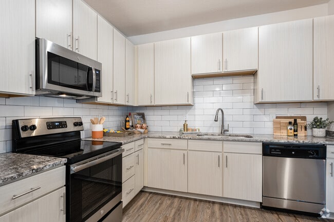 2BR, 2BA - 1,108SF