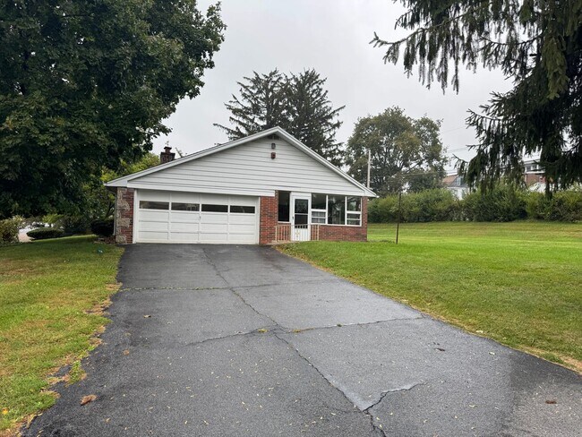 Photo - Stunning 3-bedroom, 3-bathroom single family home