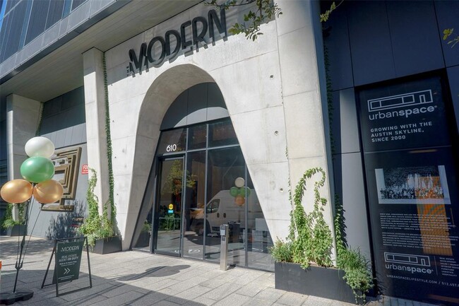 Building Photo - 610 Davis St