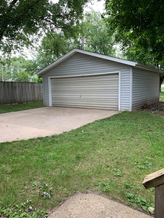 Photo - 1235A Thiher Dr