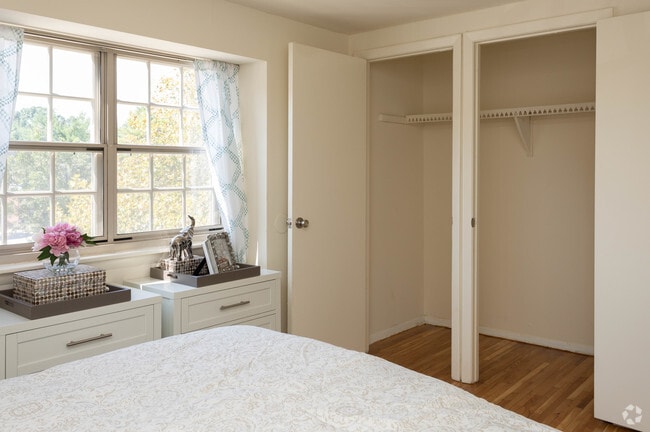 3BR, 1BA -1125 SF