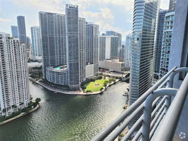 Building Photo - 325 S Biscayne Blvd Unit 4121 Rental