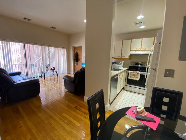 42 Worcester Sq Unit 4