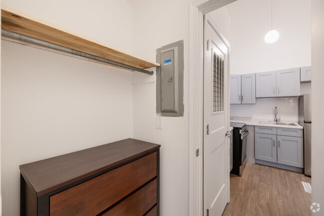 2BR, 1BA - 500SF - Kitchen/Storage