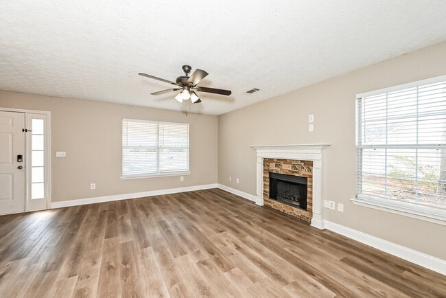 Photo - 459 Clearwater Way