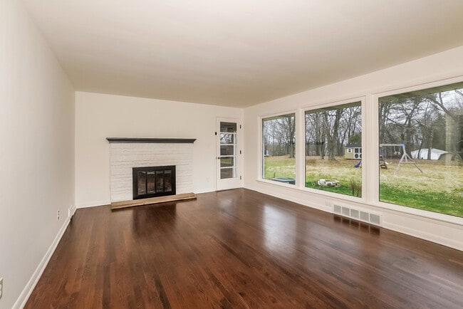 Photo - 2674 Algonquin Dr