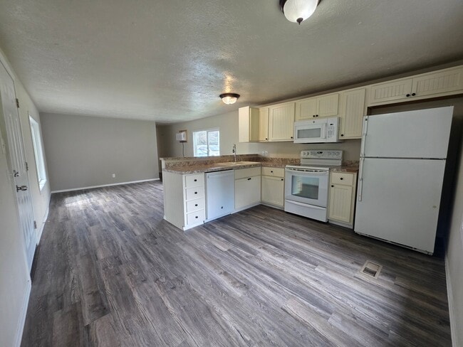 Building Photo - 4001 E Denison-Chattaroy Rd