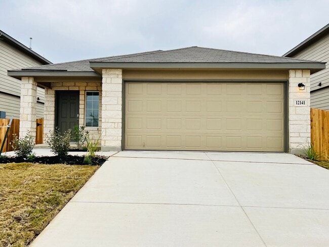Building Photo - Modern 1-Story Home with Open Floor Plan & Spacious Backyard
