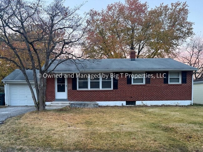 Building Photo - Cute ranch house with huge fenced yard