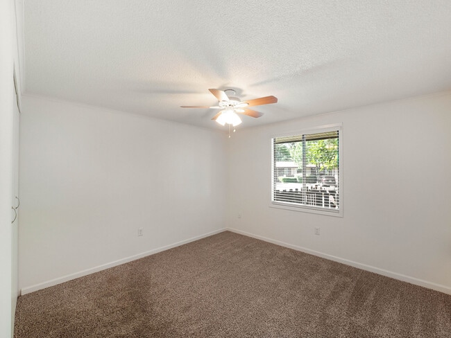 Photo - The Flats at Lakeshore