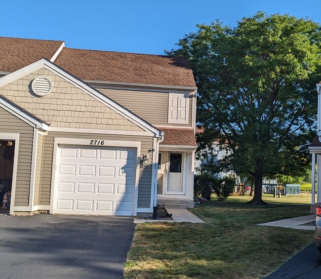 Photo - 2716 Yorkshire Ct Townhome