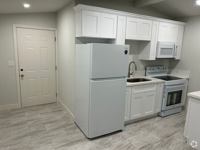 Building Photo - 540 E Chestnut St Rental