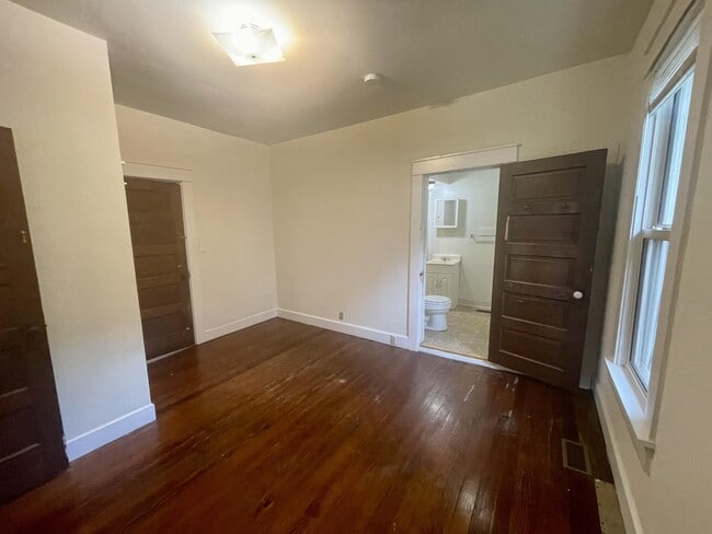 Photo - 211 E 2nd St