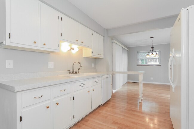 Photo - 1104 Archland Dr