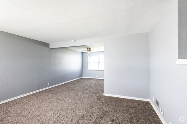 2BR, 1BA - 849SF