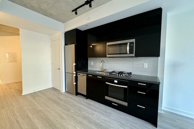 Photo - 195 McCaul St