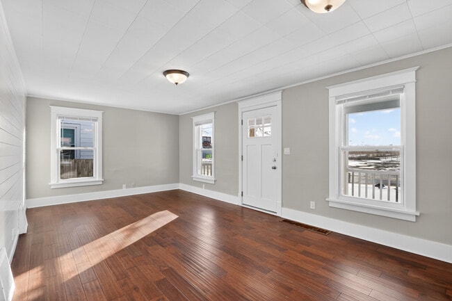 Photo - 428 W Delavan Dr