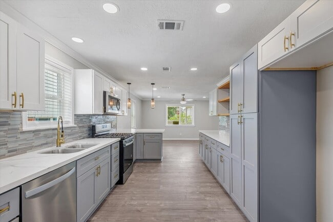 Building Photo - 3518 Avenue H Rental