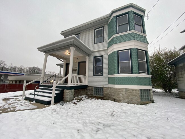 Photo - CENTRALLY LOCATED 6 BEDROOM 2 BATH OVER 2200 SQ FT!