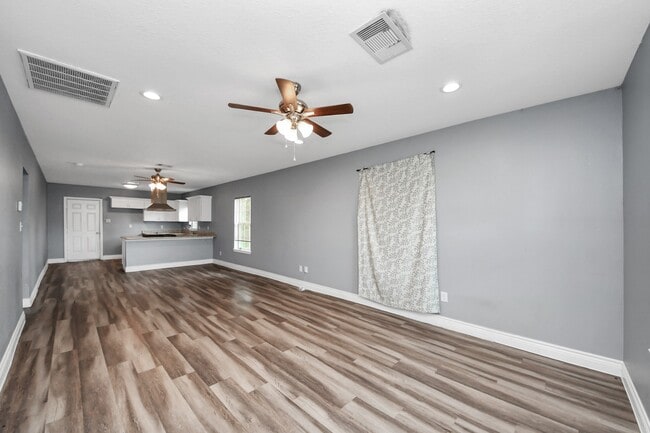 Photo - 221 3rd St N