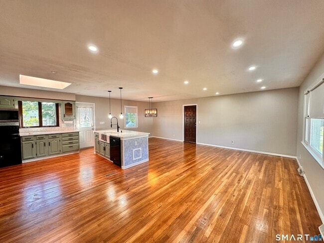 23 Robin Rd