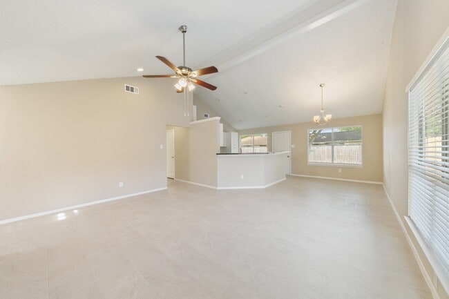 Photo - 1911 Highcrest Dr