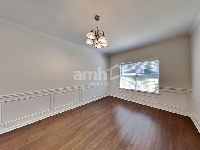 Photo - 412 Farmwood Way