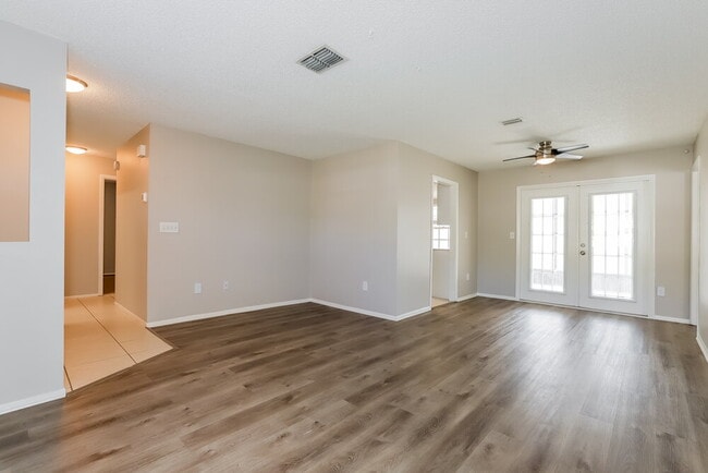 Photo - 4538 Swallowtail Dr