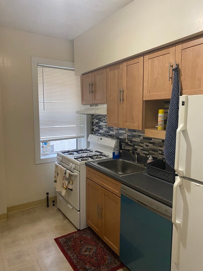 Photo - 2001 Commonwealth Ave Unit 2001 Commonwealth Ave #17