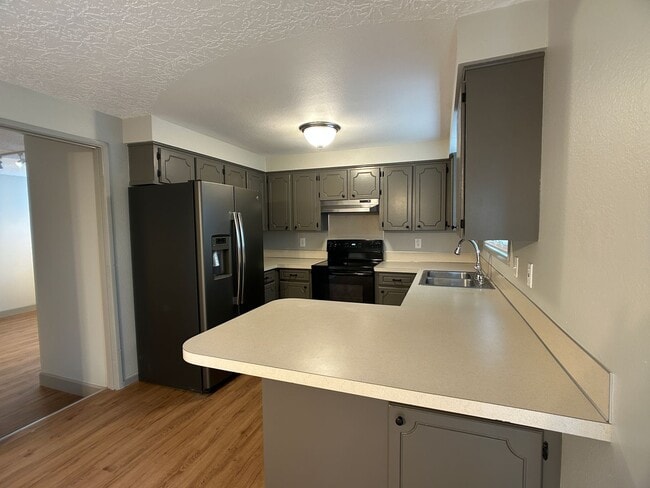 Photo - 5500 NE 41st Ave