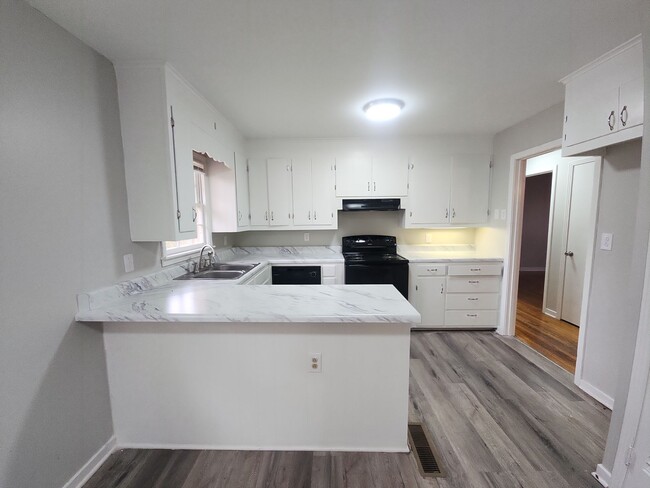 Photo - 208 Wallace Rd