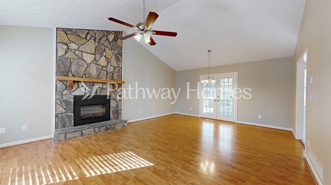 Photo - 1612 Cumberland Club Rd SW