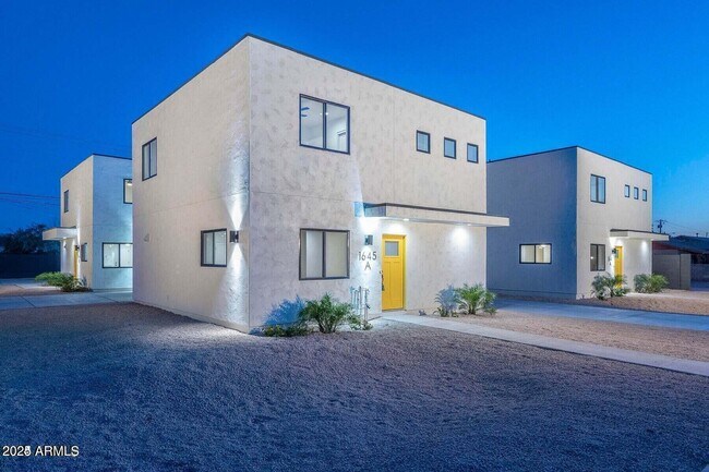 Photo - 1645 E Monroe St