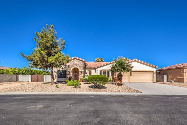 Charming Upgraded 1-Story Home in Gated Co... - Charming Upgraded 1-Story Home in Gated Co...