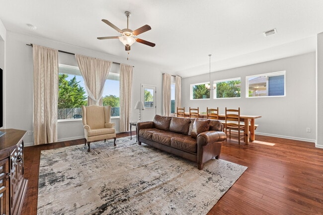 Photo - 489 Bridgestone Way