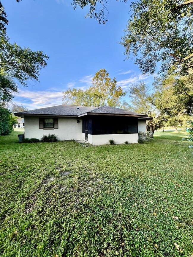 Photo - **Move In Special**