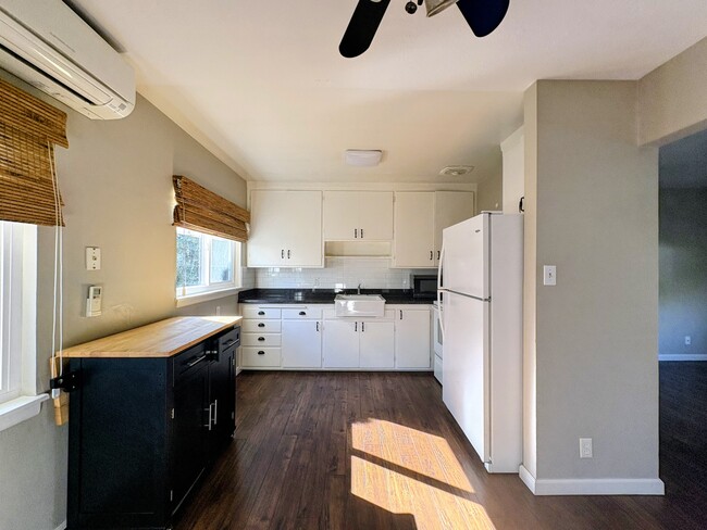 Photo - 103 Margarido Dr