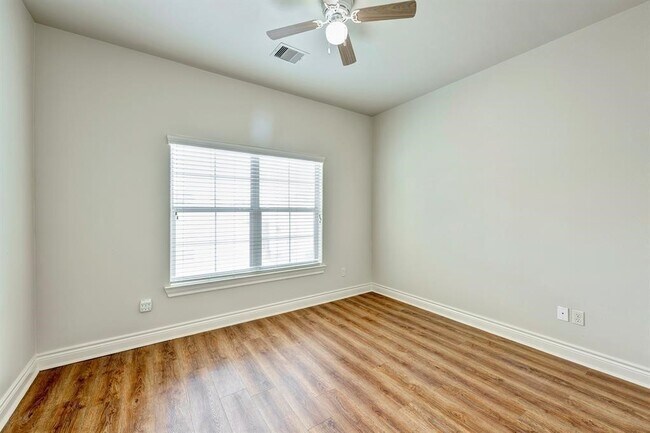 Photo - 2514 Maxroy St