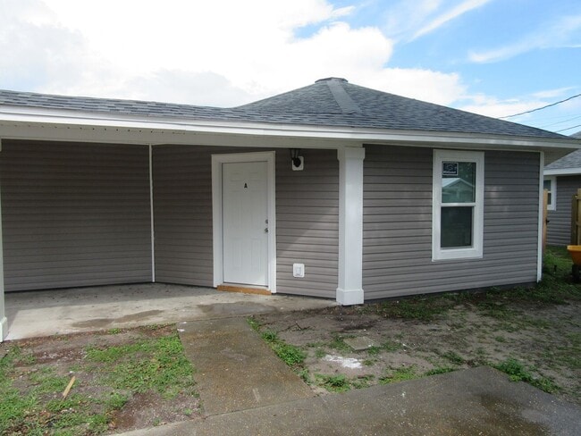 Building Photo - 1302 Grace Ave Unit 1302 A Grace Ave