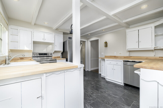 Photo - 1091 Round Hill Rd House