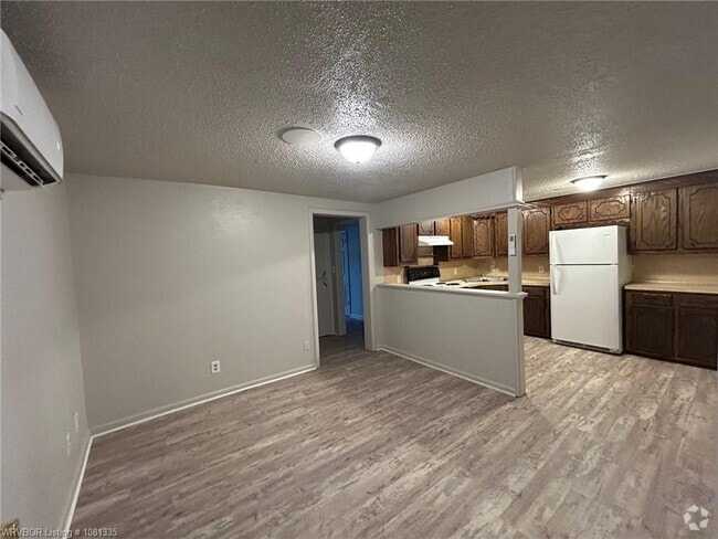 Building Photo - 29920 Main St Rental