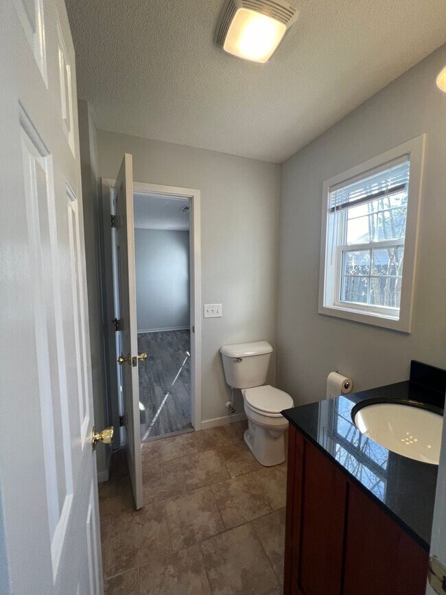 3 BR/2bath/Carport/Fenced Yard/ No carpet Rental House Rental in