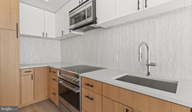 Building Photo - 10511 Strathmore Hall St Unit 2B-3B-325 Rental