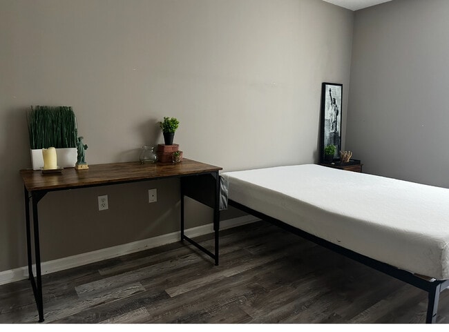 327 Essex St Unit Harrison share space