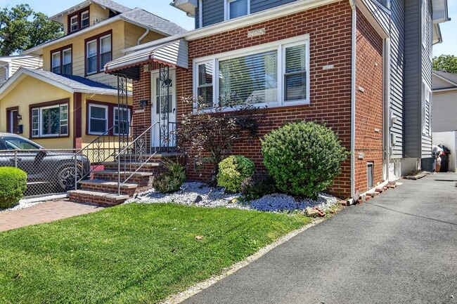 Photo - 139 Dalton St