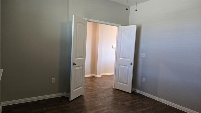 Photo - 313 Charles Trl