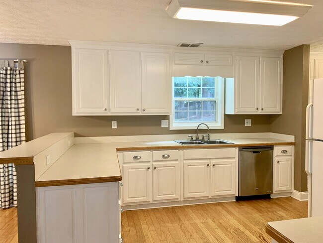 Photo - 4442 Keenly Valley Dr NE